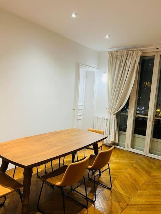 Ferienwohnung Au Pied De La Tour Eiffel Paris Exterior foto